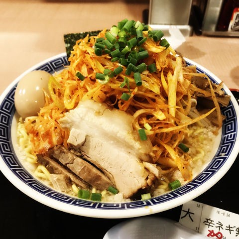 大勝軒てつ 柏市 限定辛ネギ無双ラーメン 背脂とネギが合う 毎日麺生活