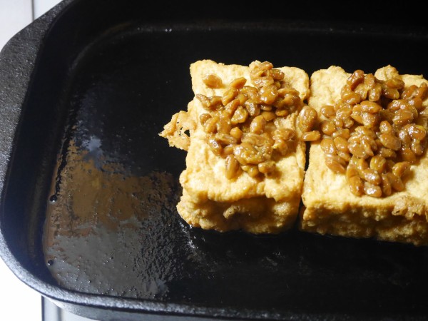 厚揚げと納豆のチーズ焼き ログハウスに住み 料理 野菜 家具作り