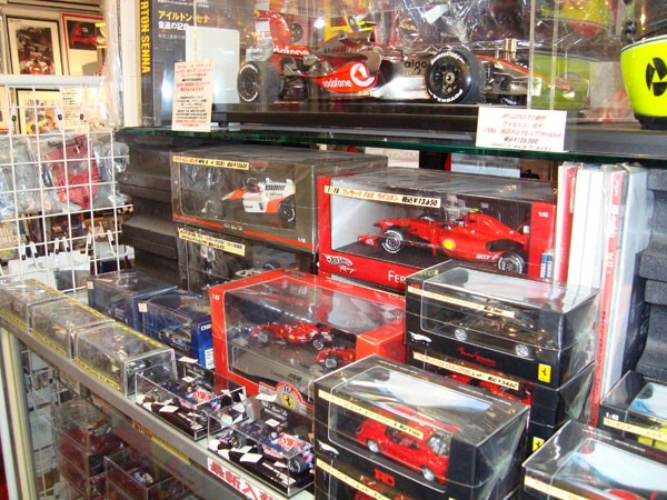 オファー f1 グッズ 店舗