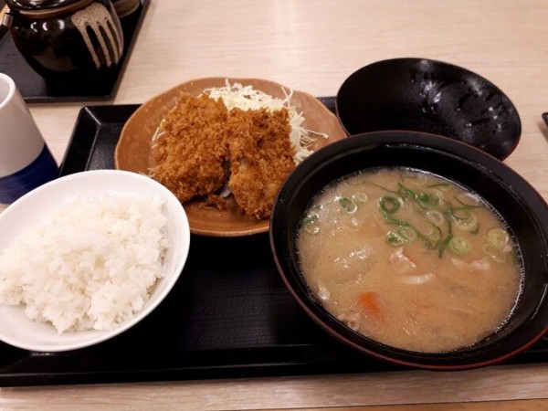 初 かつや 豚汁定食 C Est La Vie