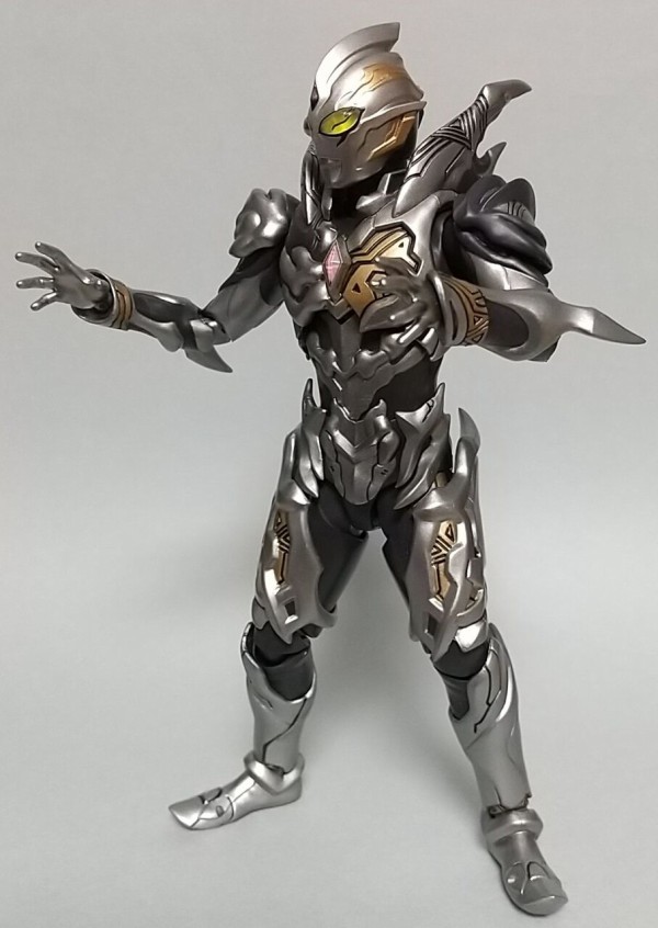 ダークトリッガ ウルトラマンγ サークルアームアクションフィギュア