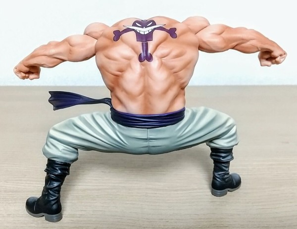 海外限定！白ひげの豪華エフェクトフィギュア】ONE PIECE DXF