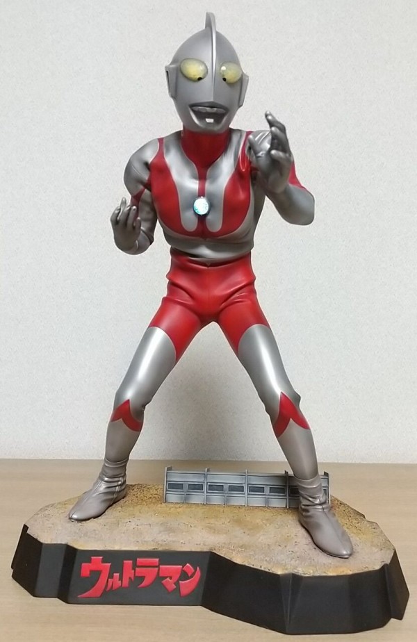 ウルトラマンの日！目とカラータイマーの明るさをリモコンで調節