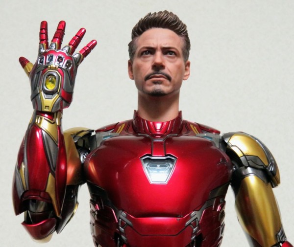 美品　アイアンマン ナノ・ガントレット Amazon.co.jp: アベンジャーズ マーベル レジェンドシリーズ