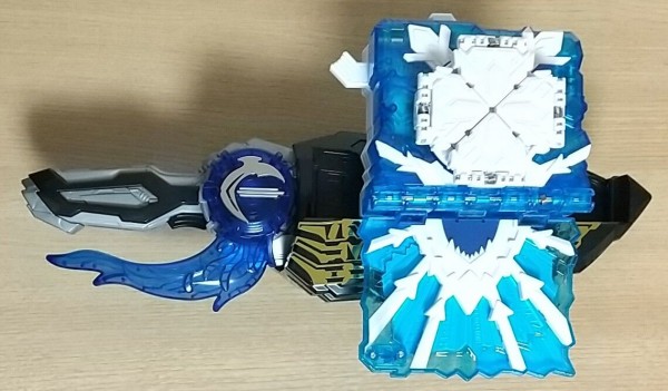 BANDAI - DXソードライバー DXタテガミ氷獣戦記ワンダーライドブック セット DXタテガミ氷獣戦記ワンダーライドブック｜仮面ライダーおもちゃ