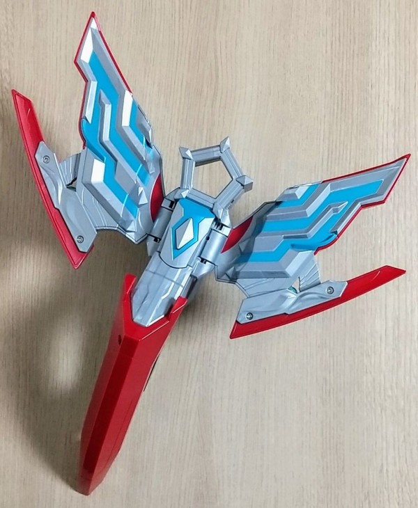 BANDAI - 変身アイテム DXオメガスラッガー最強なりきりセット ウルトラマンオメガ 完成トイ バンダイ 変身アイテム DXオメガスラッガー 最強なりきりセット