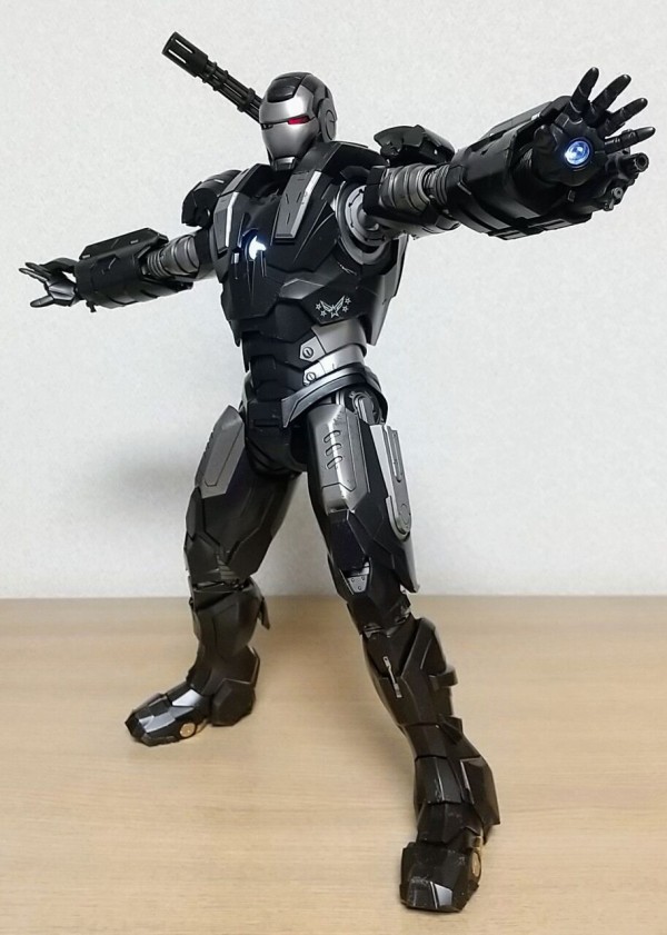 別れた妻も付属！バトルダメージ版も再現可能】HOTTOYS ムービー
