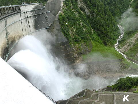 黒部ダムの観光放水 その２ 軽食コーナー 立山黒部アルペンルート ６ 富山県立山町 遊々 湯ったり ぶらり旅 ゆゆぶ