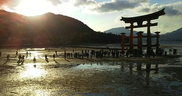 安芸の宮島 厳島神社 12 大鳥居と社殿 干潮時 満潮時 広島県廿日市市 スマホって使いづらい ガラケーのほうが使いやすいよね 遊々 湯ったり ぶらり旅 ゆゆぶ