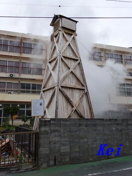 熱川温泉の温泉街 ２ 伊豆大島が正面に見える海岸 足湯 熱川ほっとぱぁーく 静岡県東伊豆町 遊々 湯ったり ぶらり旅 ゆゆぶ