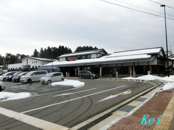 花咲くいろは』と「穴水駅」(2)「花咲くいろは」ラッピング列車は2