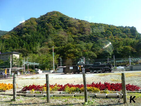 谷川岳ロープウェイ １ 紅葉の谷川岳ロープウェイへ 水上駅からバスで谷川岳ベースプラザへ 群馬県みなかみ町 遊々 湯ったり ぶらり旅 ゆゆぶ