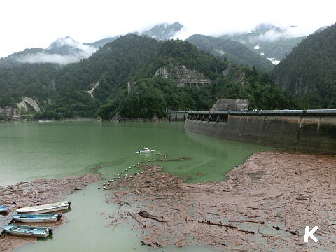 黒部ダムの観光放水 その2 軽食コーナー 立山黒部アルペンルート 6 富山県立山町 ゆる山 湯ったり ぶらり旅 ゆゆぶ 黒部ダムの観光放水 その2 軽食コーナー 立山黒部アルペンルート 6 富山県立山町 ゆる山 湯ったり ぶらり旅 ゆゆぶ