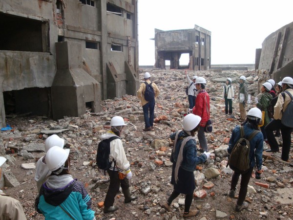 廃墟か、遺産か。軍艦島特別調査を行いました！〜九州大学大学院芸術