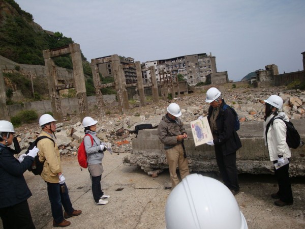 廃墟か、遺産か。軍艦島特別調査を行いました！〜九州大学大学院芸術