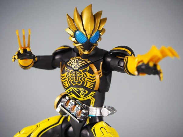 S.H.Figuarts（真骨彫製法） 仮面ライダーオーズ ラトラーター コンボ