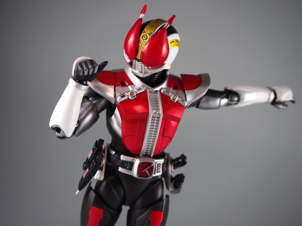 S.H.Figuarts（真骨彫製法） 仮面ライダー電王 ソードフォーム : 不玩