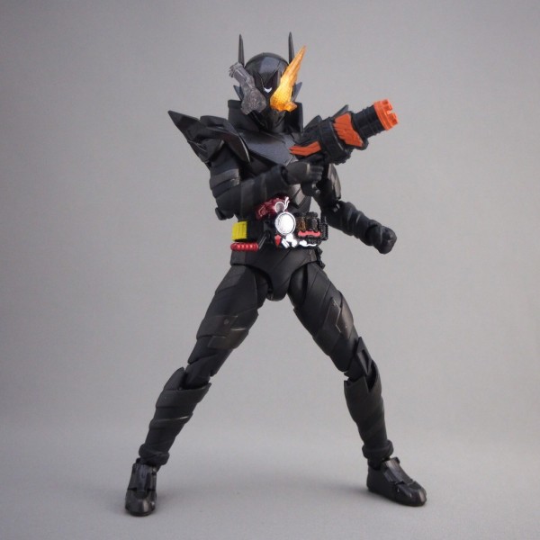 S.H.Figuarts 仮面ライダービルド ラビットタンクハザードフォーム 
