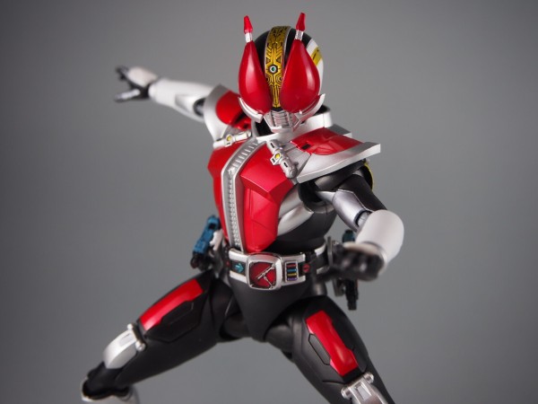 S.H.Figuarts（真骨彫製法） 仮面ライダー電王 ソードフォーム : 不玩