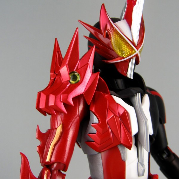 S.H.Figuarts 仮面ライダーセイバー ブレイブドラゴン ‑Metallic