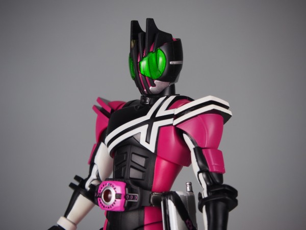 Amazon.com: S.H.Figuarts 真骨彫製法 仮面ライダーディケイド
