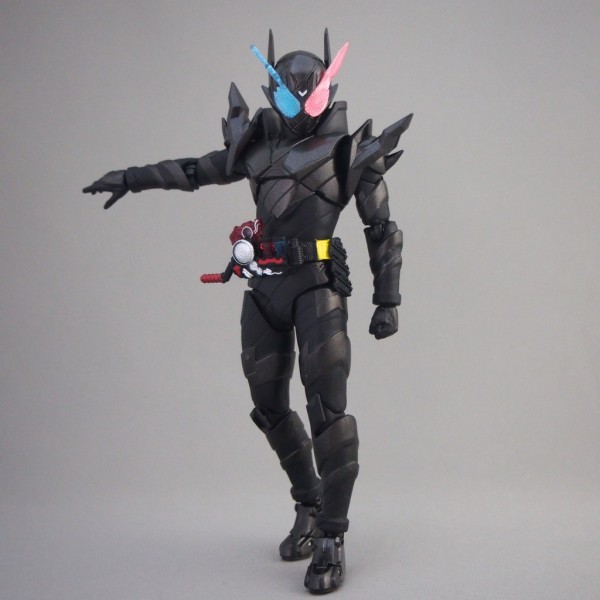 S.H.Figuarts 仮面ライダービルド ラビットタンクハザードフォーム