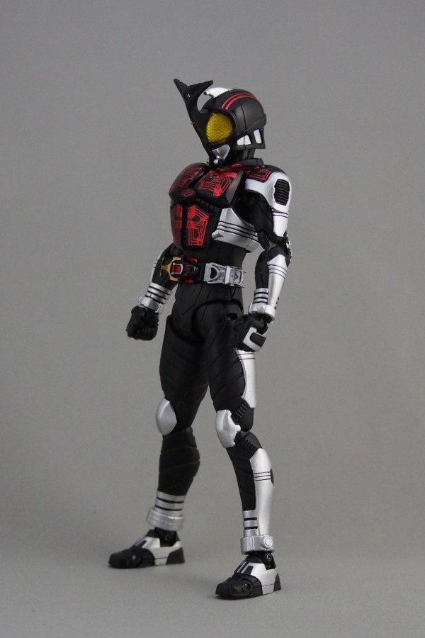 S.H.Figuarts（真骨彫製法）仮面ライダーダークカブト ライダー