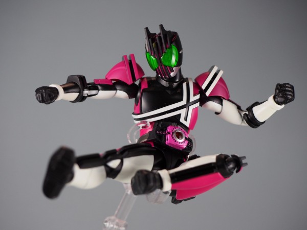 S.H.Figuarts（真骨彫製法） 仮面ライダーディケイド（ネオ