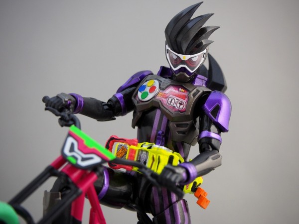 S.H.Figuarts 仮面ライダーゲンム アクションゲーマー レベル2 : 不玩