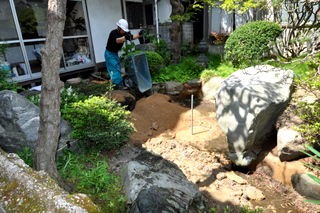 ひだまりの家スタッフブログ 庭池の埋め戻し その2 ひだまりの家 スタッフブログ ひだまりの家スタッフブログ 庭池の埋め戻し その2 ひだまりの家 スタッフブログ