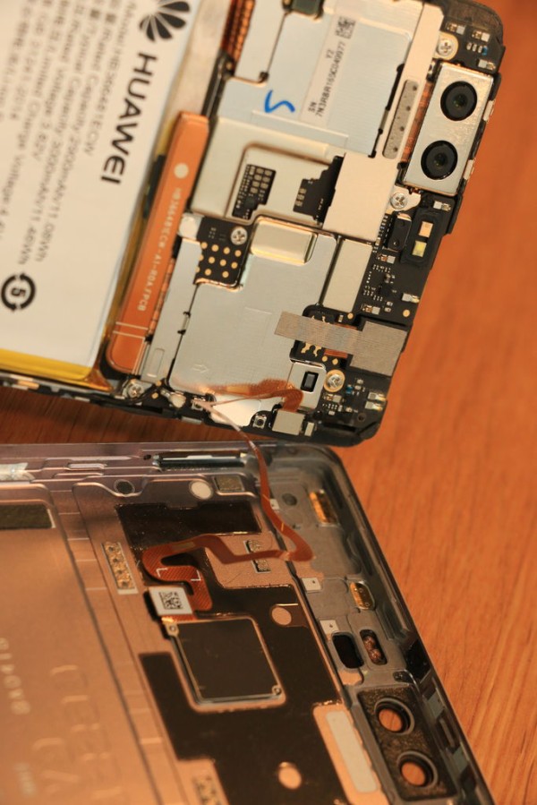 スマホ Huaweiのp9 のバッテリー交換やってみた 交換方法とその際に本当に必要な 最低限の 工具とは 画像たくさんで解説 子育ては楽しまなな スマホ Huaweiのp9 のバッテリー交換やってみた 交換方法とその際に本当に必要な 最低限の 工具とは 画像たくさんで解説 子育ては楽しまなな