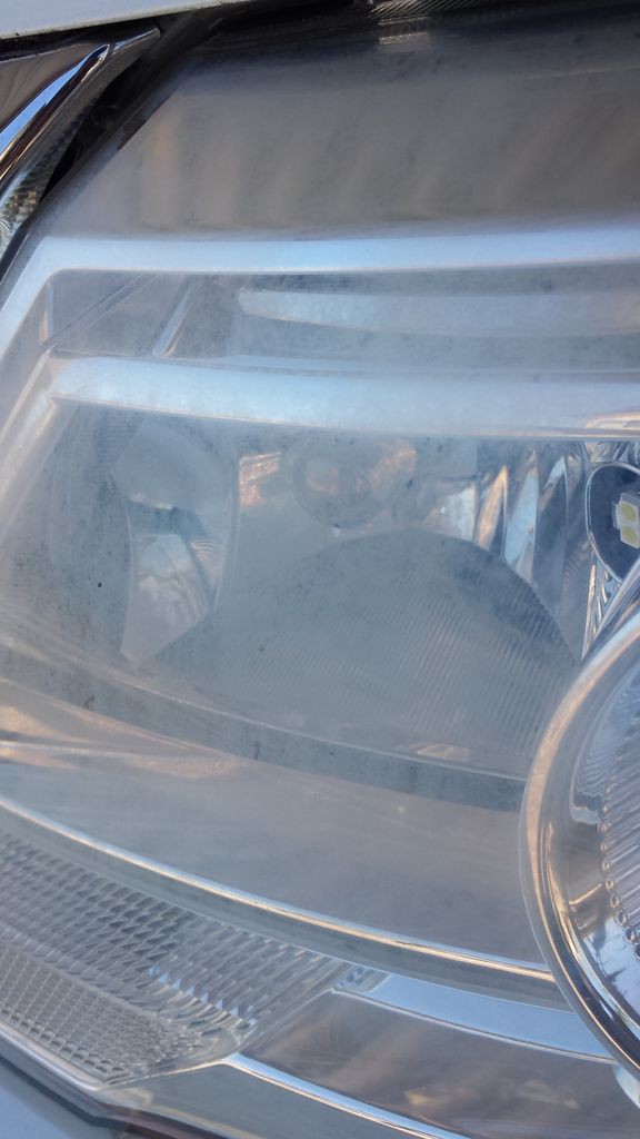 ヘッドライトのくすみや黄ばみを 簡単にきれいにする裏技 子育ては楽しまなな