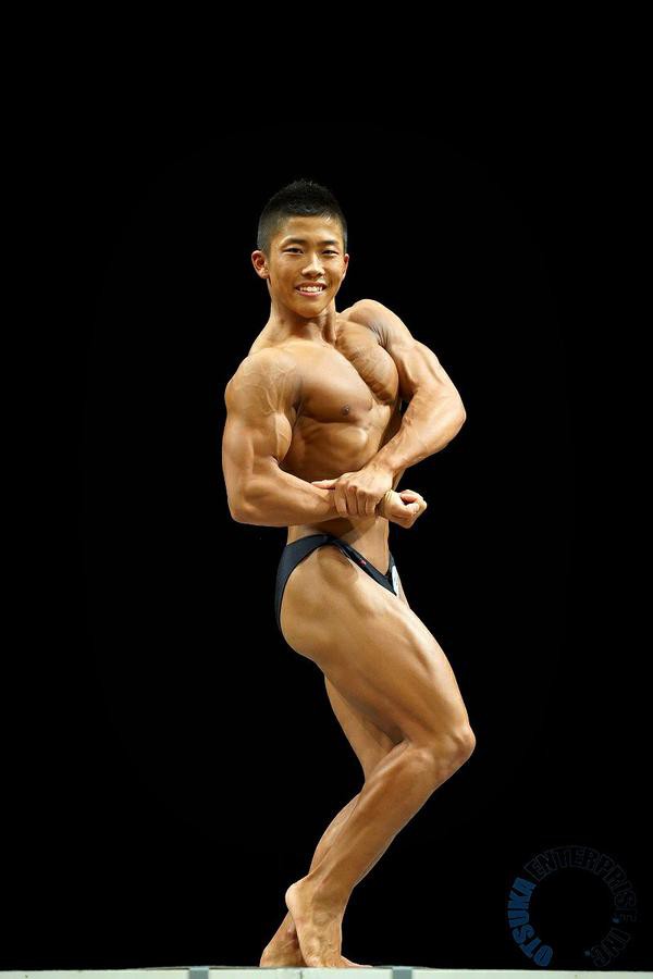 爆誕 15歳 高校一年の全国高校生ボディビル選手権優勝者がコレ ヤバすぎるｗｗｗ ケツ割れ一発