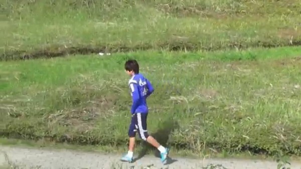 小走りうっちー 移動中 内田篤人 でいりーふぉと 小走りうっちー 移動中 内田篤人 でいりーふぉと