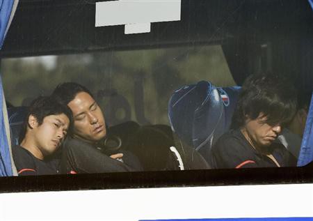 うっちー かわいいすぎ バス移動画像 内田篤人 でいりーふぉと