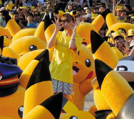 藤田ニコル ピカチュウ５０匹と共演 幸せでいっぱい Kigurumitonnyaのblog
