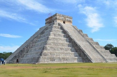 チチェン イッツァ ククルカンの神殿 遺跡ｒｏｍａｎ