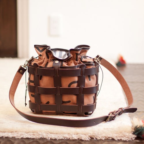 ブラウン レザー 編み込み かごバッグ ヌメ革を贅沢に編み込みんだカゴ