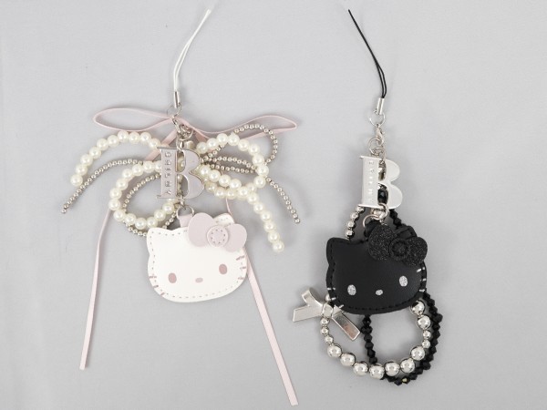 新品未開封☆温泉バージョンHELLO KITTY ビーズストラップ ピンク HELLO KITTY × BRILMY いつでもササッとお直しできる ミラー付き