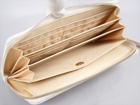 蛇窪神社監修 お金が集まる 白蛇モチーフ長財布BOOK : ききらら☆雑誌