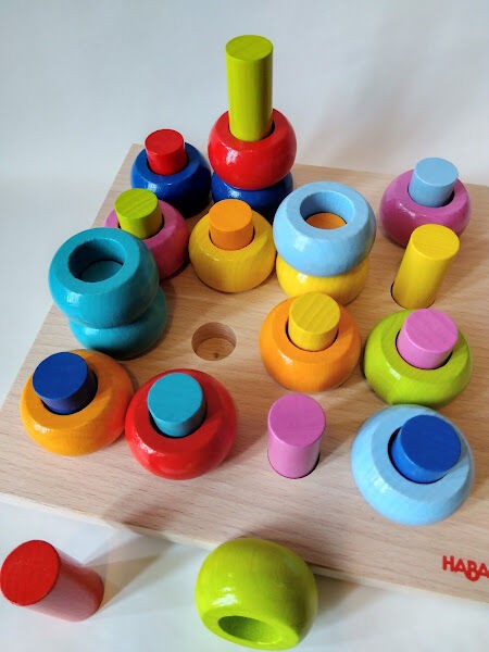 カラーリングのペグ遊び』ハバ社・ドイツ : 木のおもちゃで楽しい子育て