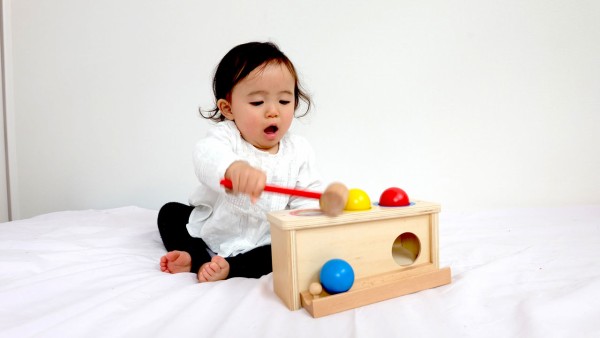 物を叩くのは悪いこと いいえ 成長に必要な遊びです 0 0 木のおもちゃで楽しい子育て