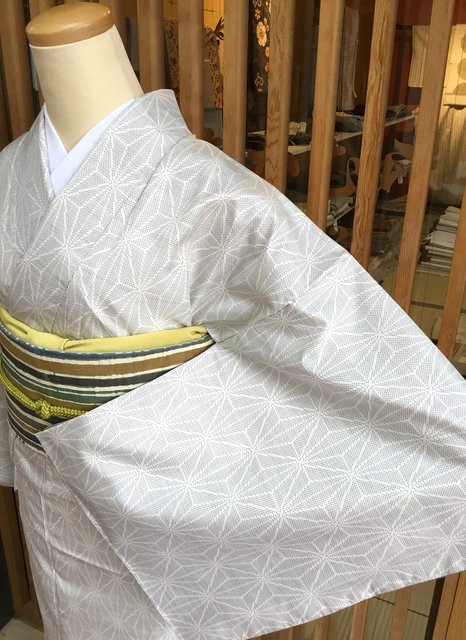 未使用しつけ糸付き】正絹白大島紬枝葉花舞文