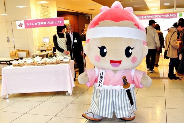 八重たん 東京駅 新島八重マスコットキャラクターだって カメラを持ってお出かけ大好き