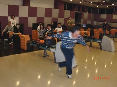 11 04 08 ラウンドワン平野店にて第25回ボウリング大会を開催しました 近代労務管理センターのブログ