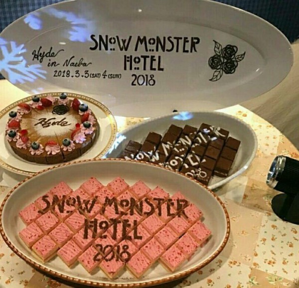 HYDE 苗場 SNOW MONSTER HOTEL ファーフーディー M