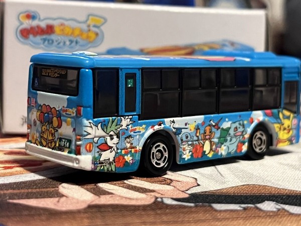 トミカ 沖縄バス 三菱ふそうエアロスター そらとぶピカチュウ