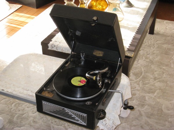 新品 蓄音機 ゼンマイ 蓄音機ビクトローラのゼンマイ交換 | 路地裏の骨董カフェ