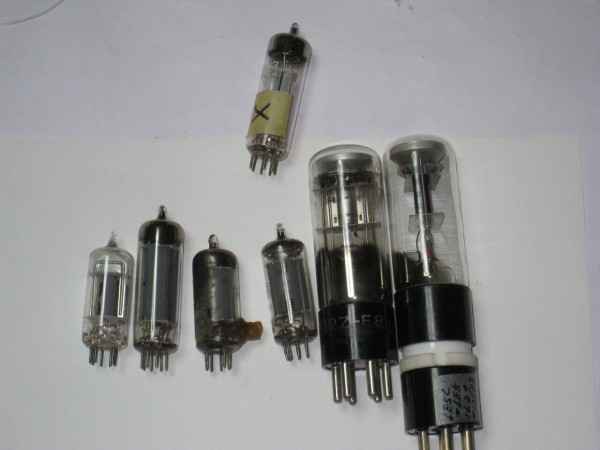 真空管ラジオ　4球ST管式　完動品 　　不良部品、古い部品交換済み 真空管ラジオ 4球ST管 完動品 不良部品古い部品交換済み - メルカリ