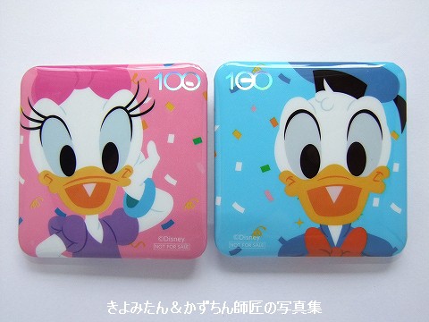 ミッキー、ミニー、ドナルド、デイジーの缶バッジもゲットできました